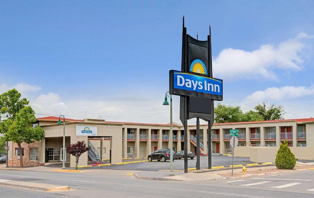 Days Inn by Wyndham Albuquerque Downtown Main image 2